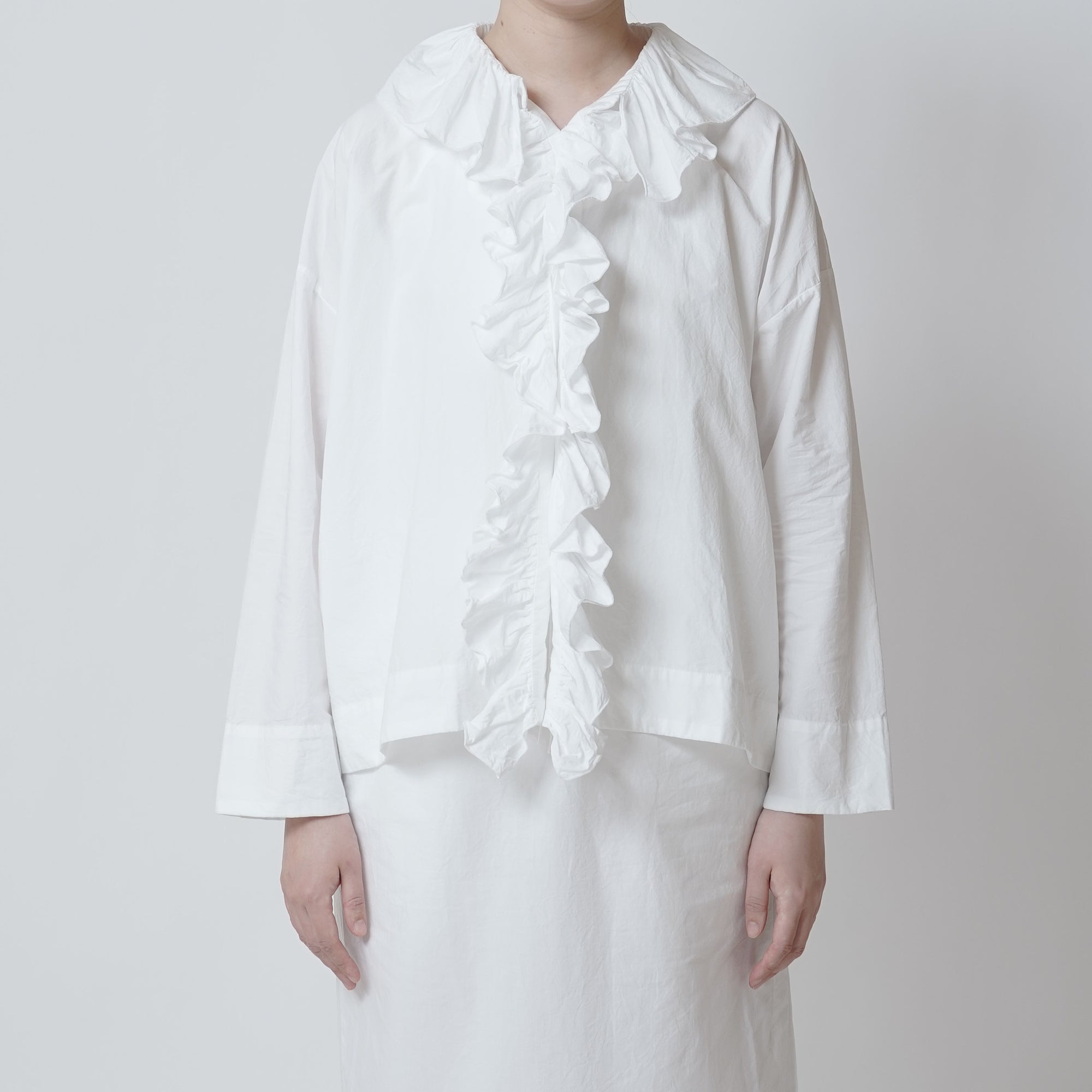 White frilled shirt / Pre-order