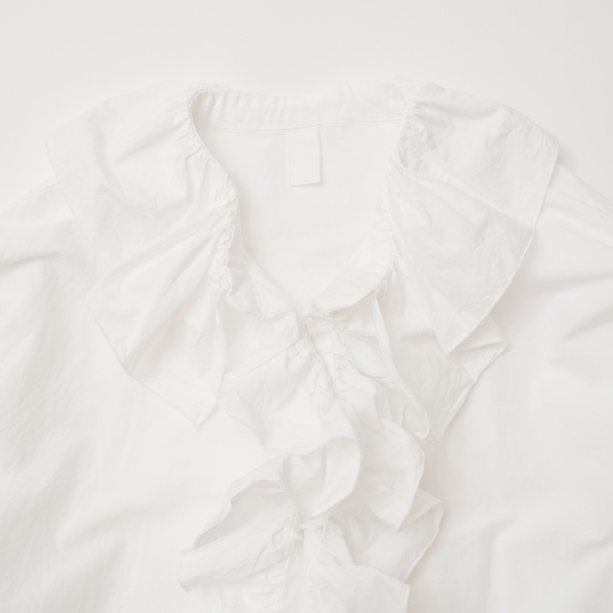 White frilled shirt / Pre-order