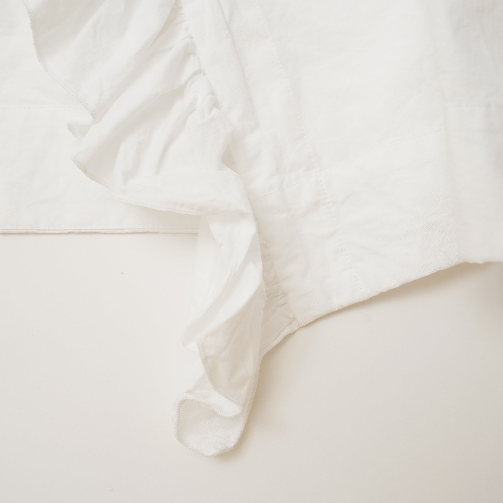 White frilled shirt / Pre-order