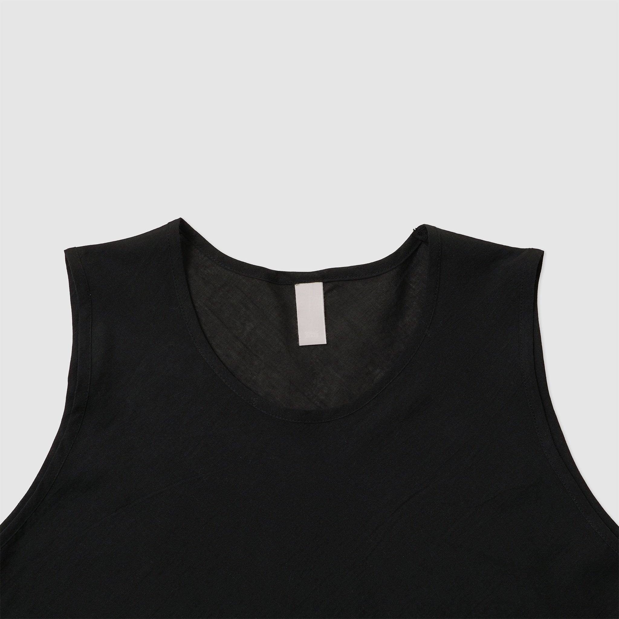 Simple sleeveless blouse – Yoli