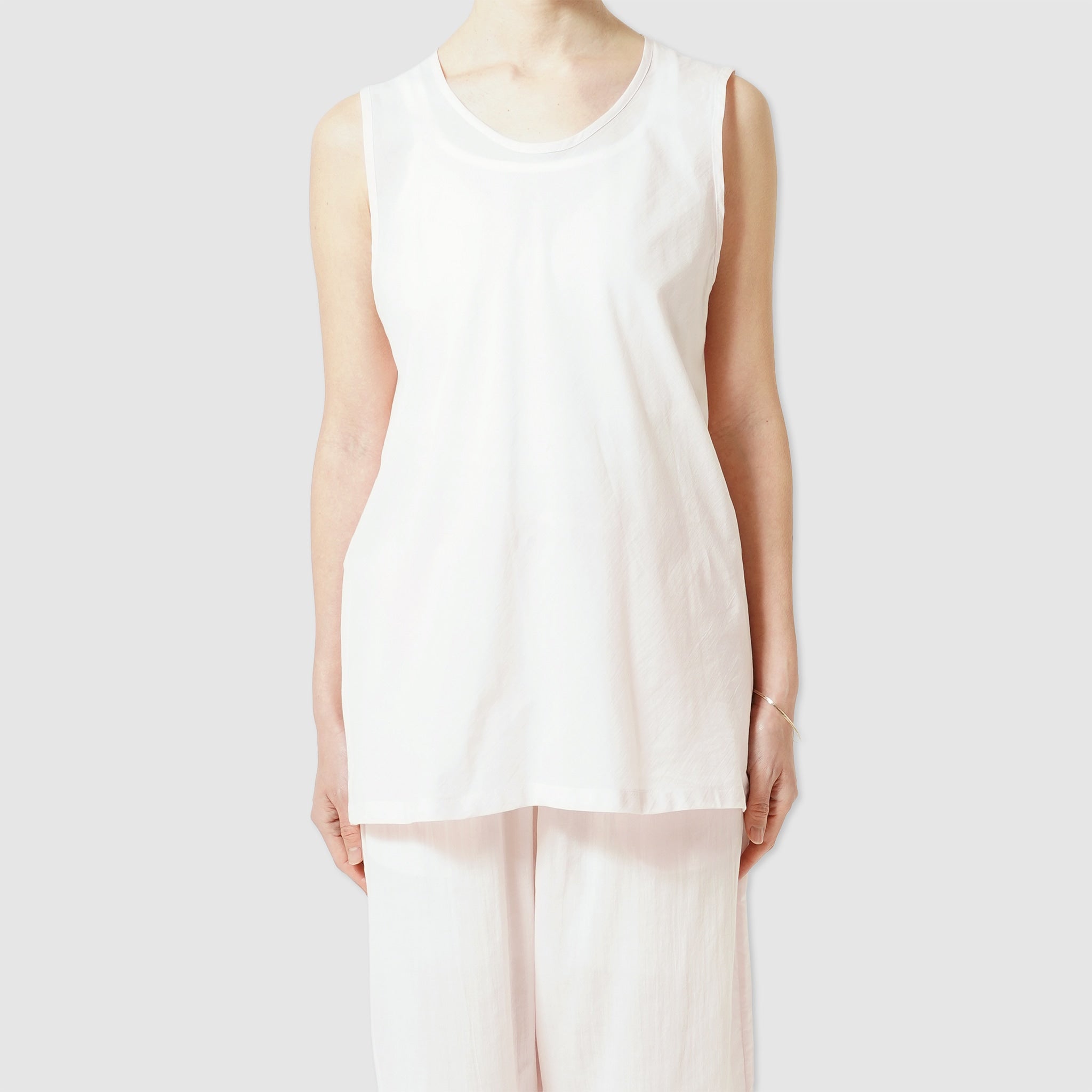 Simple sleeveless blouse – Yoli